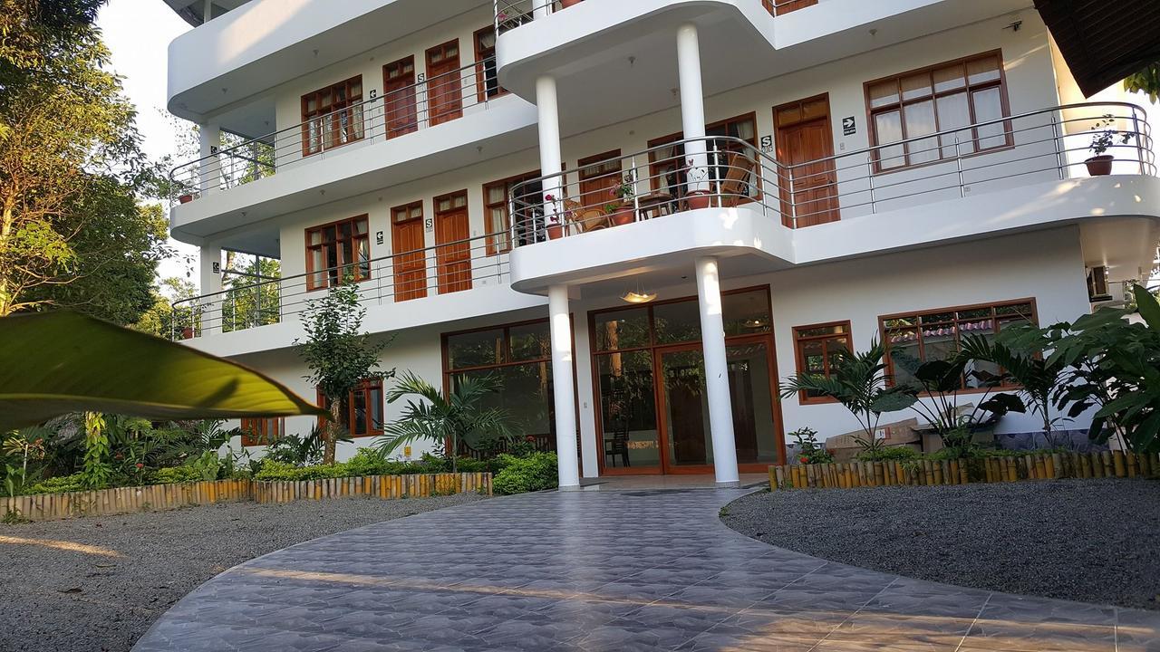 La Floresta Tarapoto Hostal エクステリア 写真