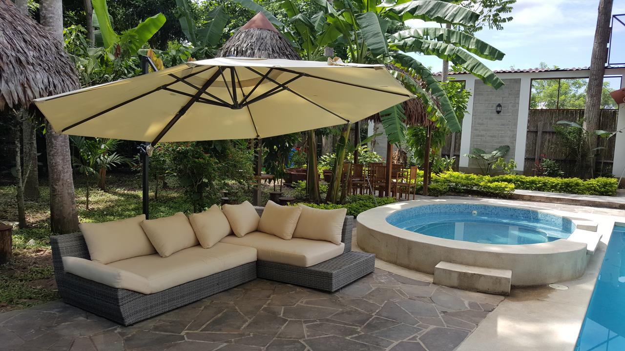 La Floresta Tarapoto Hostal エクステリア 写真