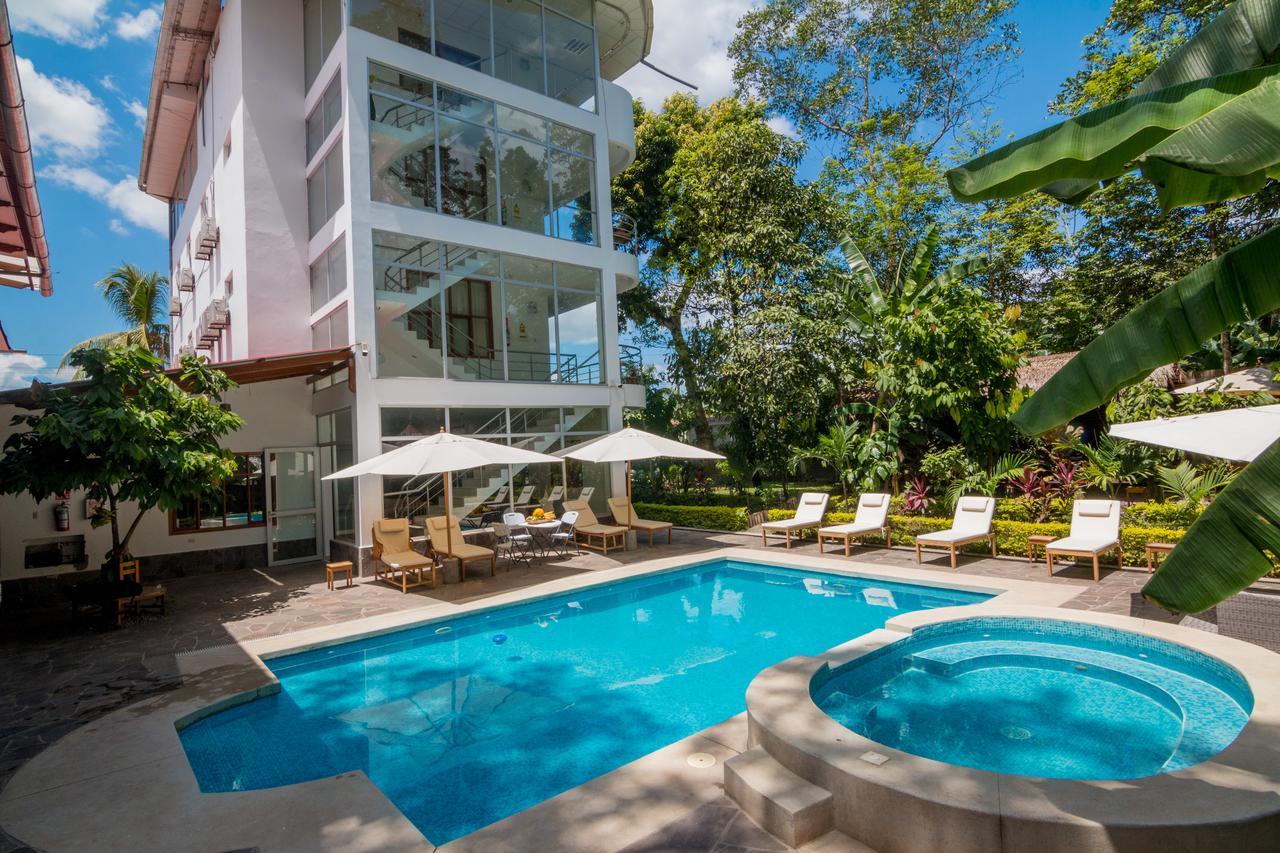 La Floresta Tarapoto Hostal エクステリア 写真